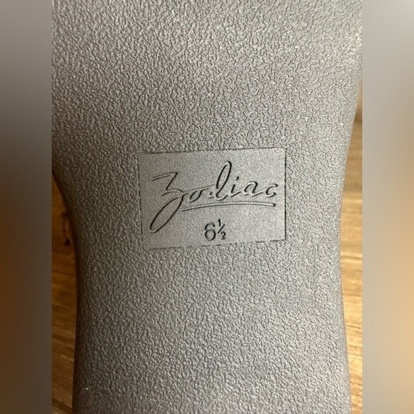 NWOB ** Zodiac Pierson Bootie Suede Dark Olive Size 6.5 - Picture 16 of 16